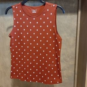 Rust colored leaf patterned no sleeve shell